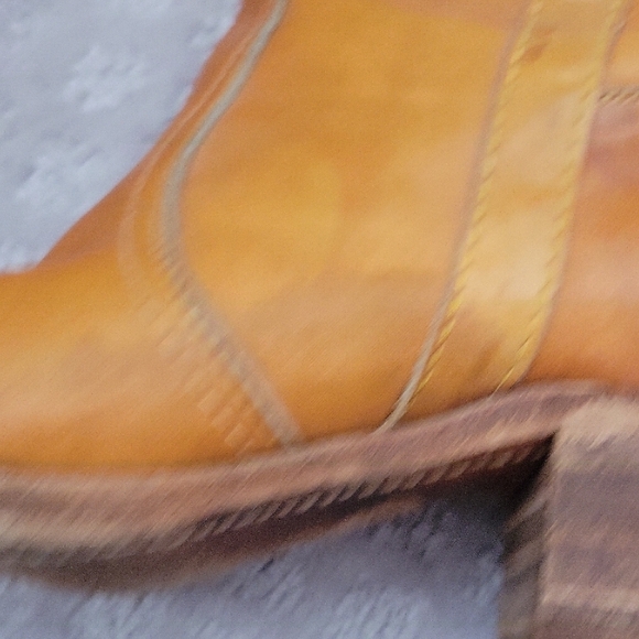 Frye Tan Heeled Boots Western Style - Picture 7 of 13